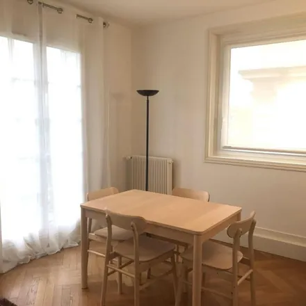 Rent this 2 bed apartment on 90 Avenue Daumesnil in 75012 Paris, France