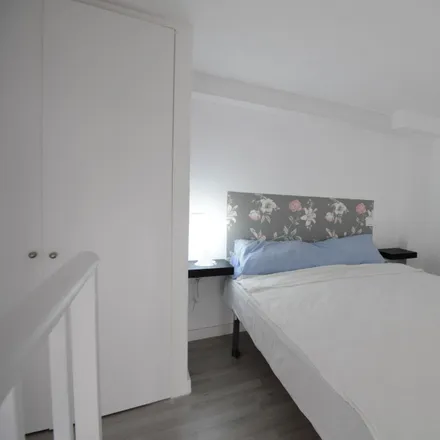 Image 5 - Calle de Santoña, 45, 28026 Madrid, Spain - Apartment for rent