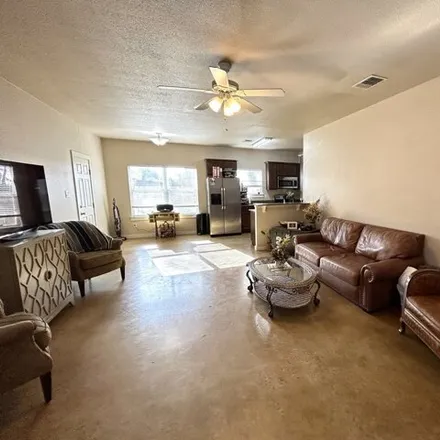 Image 3 - 471 East Basel Street, New Braunfels, TX 78130, USA - House for rent