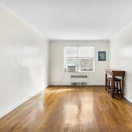 Image 4 - 3403 Avenue H, New York, NY 11210, USA - Apartment for sale