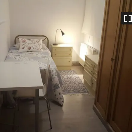 Rent this 3 bed room on Carrer de Jaume Roig in 12, 08028 Barcelona
