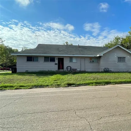 Image 1 - 600 Dixon Street, Cleburne, TX 76033, USA - Duplex for sale