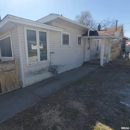 Buy this 1 bed house on 2708 47th Avenue in Rock Island, IL 61201