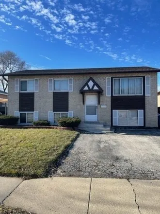 Buy this 3 bed house on 12418 South Trumbull Avenue in Alsip, IL 60803