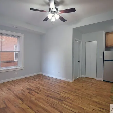 Image 3 - 7456 N Greenview Ave, Unit 4E - Apartment for rent