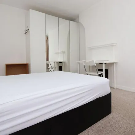 Image 2 - Chancellor House, Green Bank, London, E1W 2QB, United Kingdom - Apartment for rent