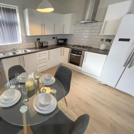 Rent this 7 bed townhouse on Sheil Road in Liverpool, L6 3AB