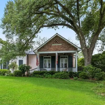 Buy this 4 bed house on 1500 East Bayou Parkway in Lafayette, LA 70508