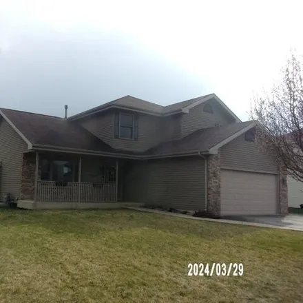 Buy this 3 bed house on 1368 Heather Road East in Bradley, IL 60914