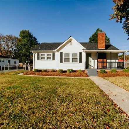 Image 1 - 2002 Pennsylvania Avenue, Royal Oaks, Kannapolis, NC 28083, USA - House for sale