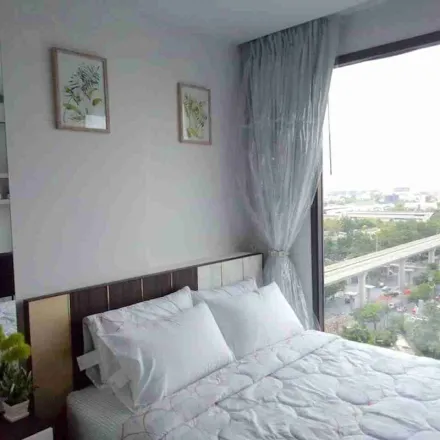 Rent this 1 bed apartment on Phahon Yothin Road in Chatuchak District, 10900