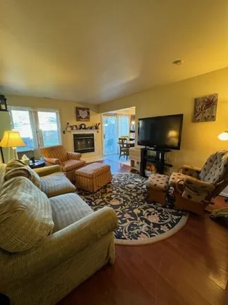 Image 2 - 914 Beacon Drive, Hobart, IN 46342, USA - Condo for sale