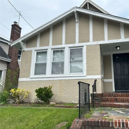 Buy this 2 bed house on 5 Eimer Avenue in Village of Malverne, NY 11565