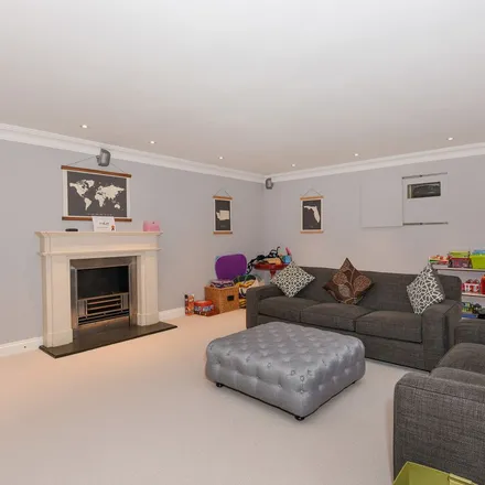 Rent this 5 bed apartment on Robert Dyas in 6-8 Church Street, Weybridge