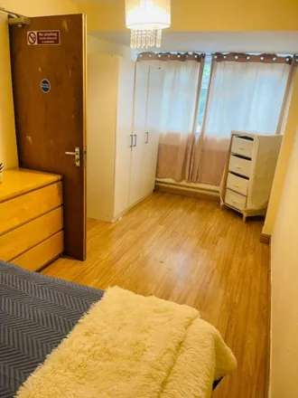 Image 4 - St. Clement Close, London, UB8 3SS, United Kingdom - Room for rent