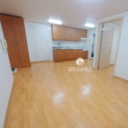 Rent this 2 bed apartment on 서울특별시 서초구 잠원동 25-31