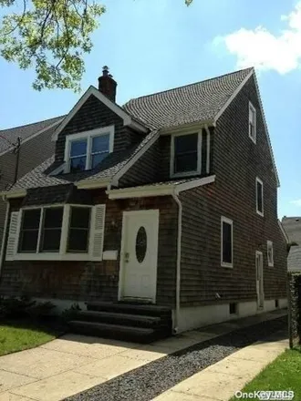Buy this 4 bed house on 333 Wellington Road in Village of Mineola, North Hempstead