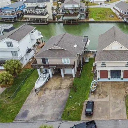 Image 4 - 1822 Port O' Call Street, Tiki Island, Galveston County, TX 77554, USA - House for sale