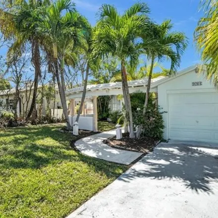Image 2 - 9264 Byron Avenue, Surfside, FL 33154, USA - House for rent