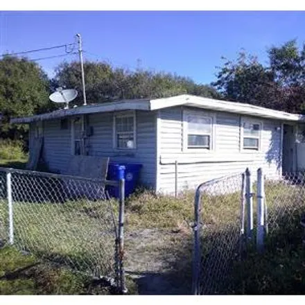 Image 1 - 3485 45th Street, Gifford, FL 32967, USA - House for sale