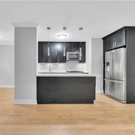 Image 2 - 5900 Arlington Avenue, New York, NY 10471, USA - Apartment for rent
