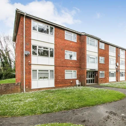 Rent this 2 bed apartment on The Hatches in 13 Weydon Lane, Wrecclesham