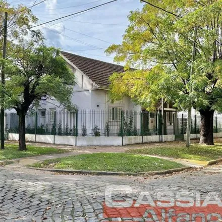 Image 2 - Carlos Croce 1809, Partido de Lomas de Zamora, 1828 Banfield, Argentina - House for sale