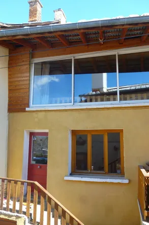Rent this 2 bed house on Jausiers