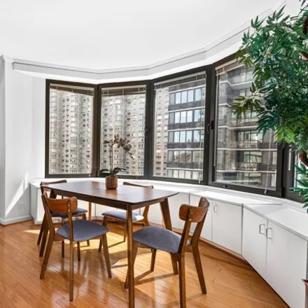 Image 3 - Lincoln Plaza Tower, 44 West 62nd Street, New York, NY 10023, USA - Apartment for sale