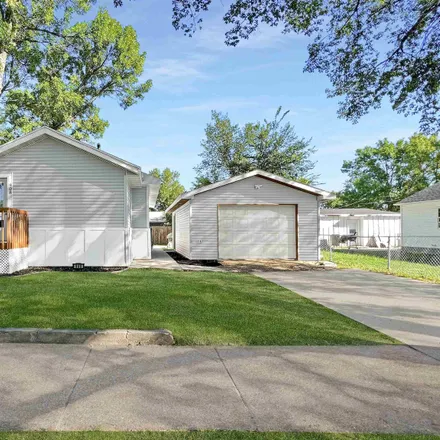 Buy this 3 bed house on 814 7th Avenue Northwest in Minot, ND 58703