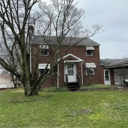 Buy this 3 bed house on 1144 Hartzell Avenue in Weathersfield Township, Niles
