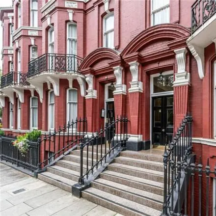 Buy this 2 bed apartment on Oxford &amp; Cambridge Mansions in 1 Old Marylebone Road, London