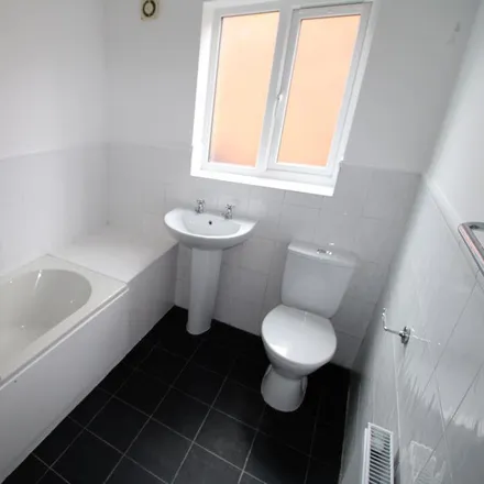 Image 7 - Fox Foot Drive, Dudley Fields, Brierley Hill, DY5 3XQ, United Kingdom - House for rent