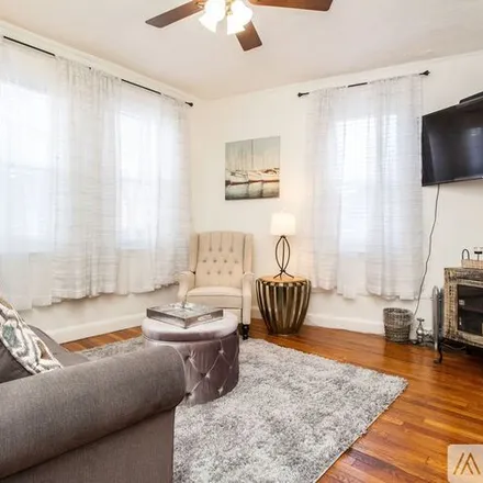 Rent this 1 bed apartment on 191 Kent St