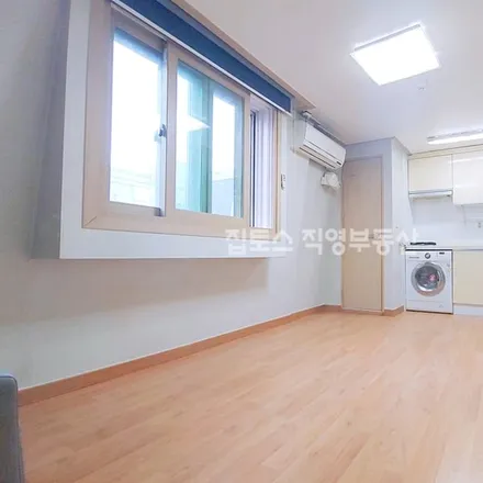 Rent this studio apartment on 서울특별시 강남구 논현동 135-16