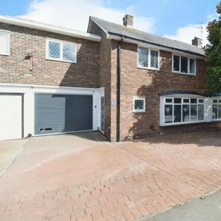 Buy this 4 bed duplex on Great Gregorie in Basildon, SS16 5QG
