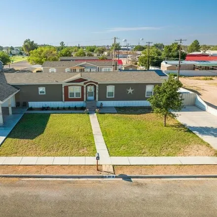 Buy this studio apartment on 686 North Mulberry Street in Kermit, TX 79745