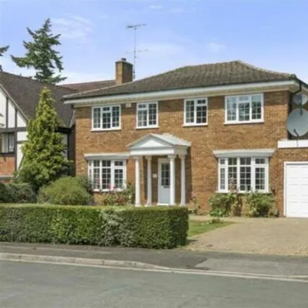 Rent this 5 bed townhouse on The Garth in Elmbridge, KT11 2DZ