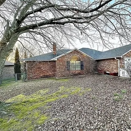 Buy this 3 bed house on 642 Oak Avenue in Tahlequah, OK 74464