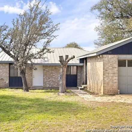 Image 4 - 748 Fifth Street, Comfort, TX 78013, USA - House for sale