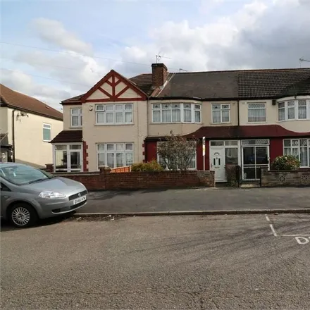 Rent this 3 bed townhouse on Royal Mail Delivery Office in Abbey Road, Waltham Cross