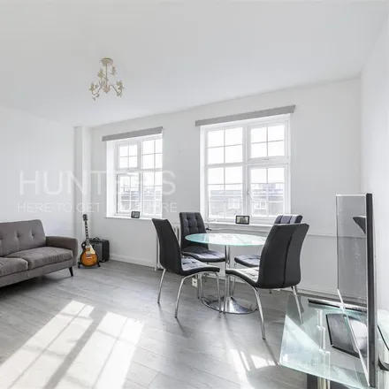 Image 1 - Pizza Paradiso, New College Parade, 13 New College Parade, London, NW3 5ES, United Kingdom - Apartment for rent
