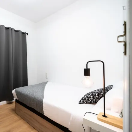 Rent this 7 bed room on Carrer de Sant Vicent Màrtir in 135, 46007 Valencia