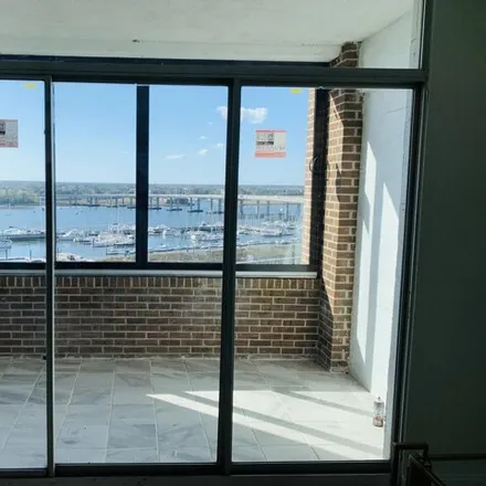 Buy this 1 bed condo on 52 4th Street in Charleston, SC 29401