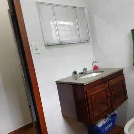 Buy this 2 bed house on Rua Itaparica in Piracangaguá, Taubaté - SP