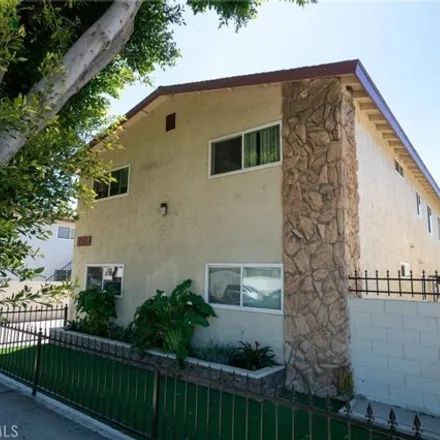 Buy this 12 bed house on 1526 West 20th Street in Long Beach, CA 90810