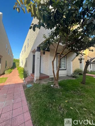 Rent this 2 bed apartment on 3428 Palm Ave