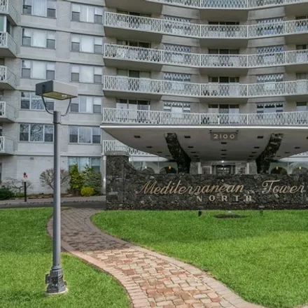 Buy this 2 bed condo on 2100 Linwood Avenue in Fort Lee, NJ 07024