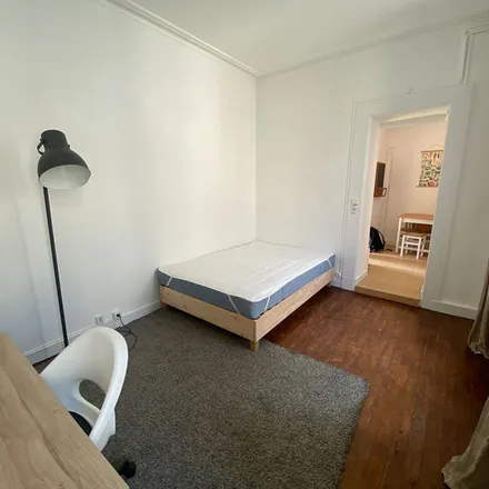 Rent this 2 bed apartment on 46 Quai Magellan in 44000 Nantes, France