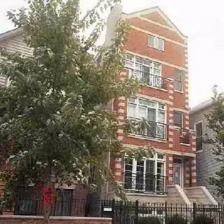 Rent this 4 bed condo on 2427 North Greenview Avenue in Chicago, IL 60613
